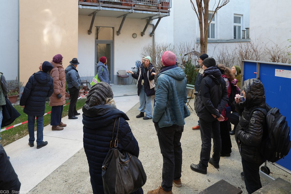 Wohnprojekte-Frühstück-draußen-Künstlergasse-Wien